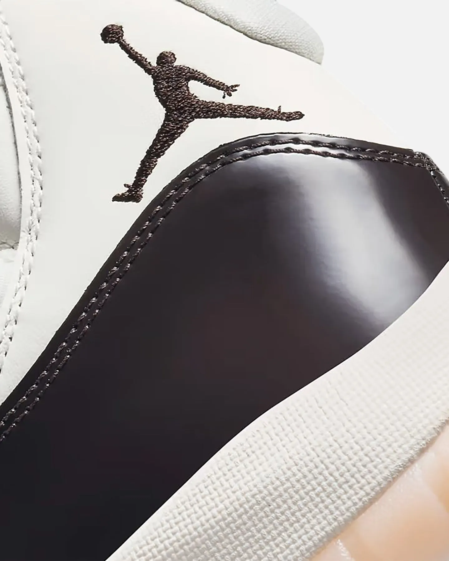 Jordan Women's Air Jordan 11 Retro Neapolitan Sail/Velvet Brown