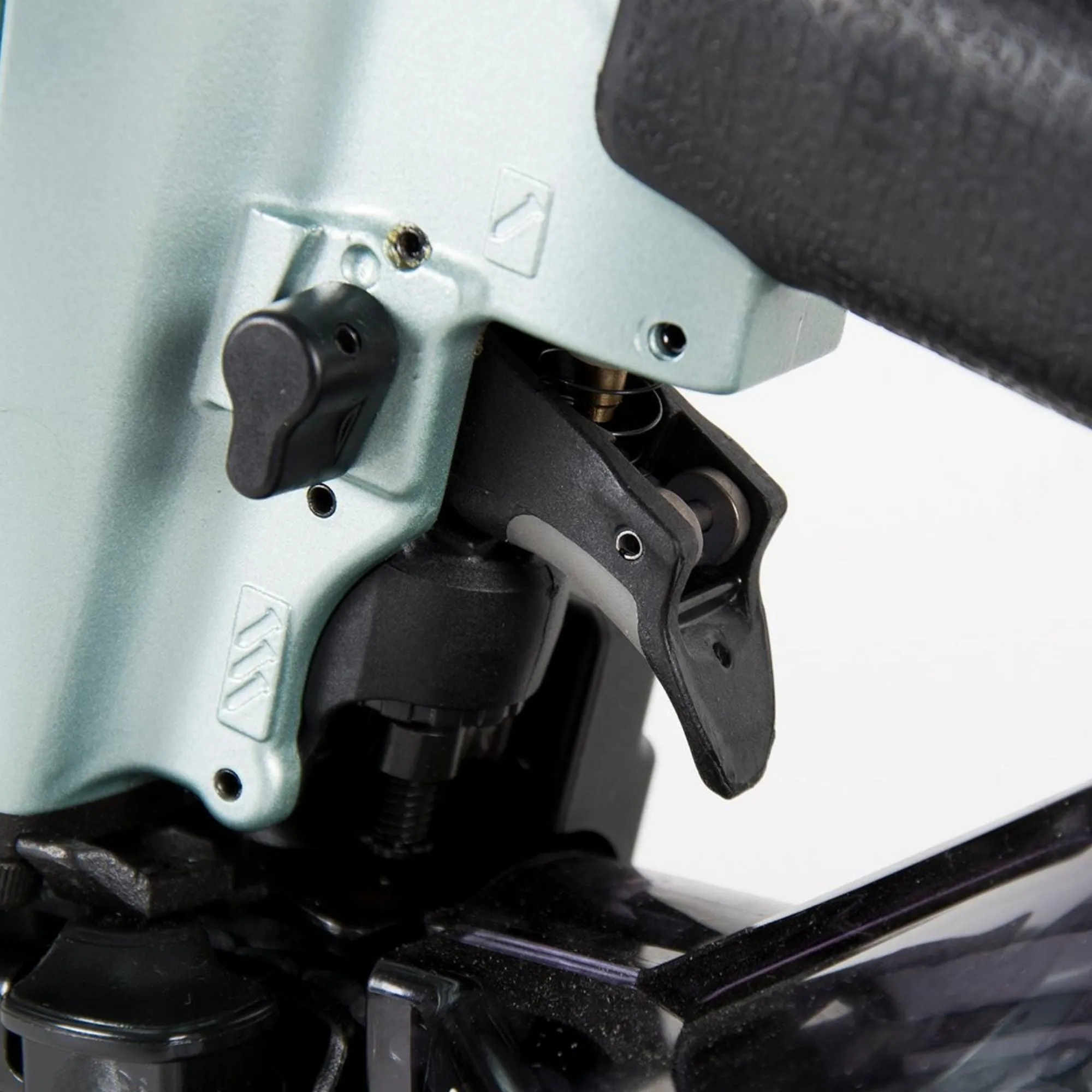Metabo HPT NV65AH2 2-1/2" Pneumatic Siding Coil Nailer w/ Wire/Plastic Collation