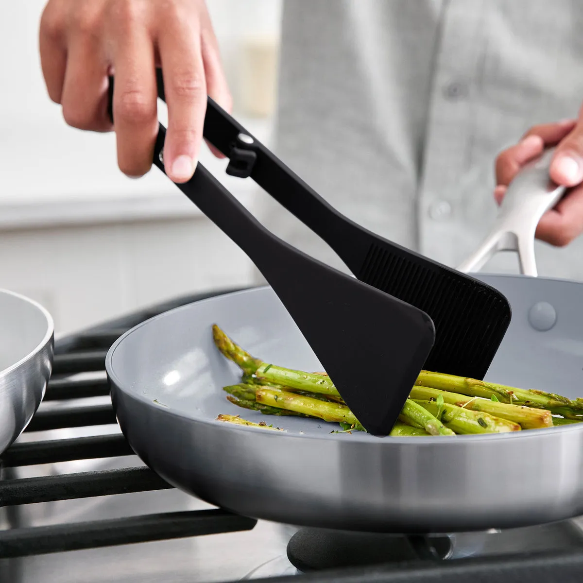 Premiere Silicone Wide Tongs | Black