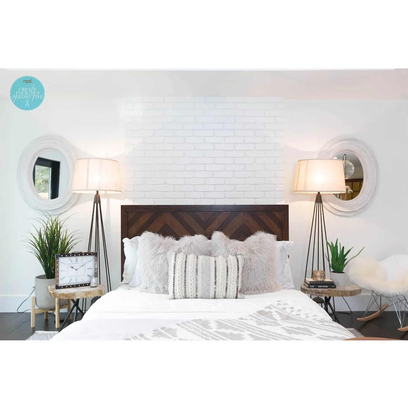 Vanowen Queen Size Bed