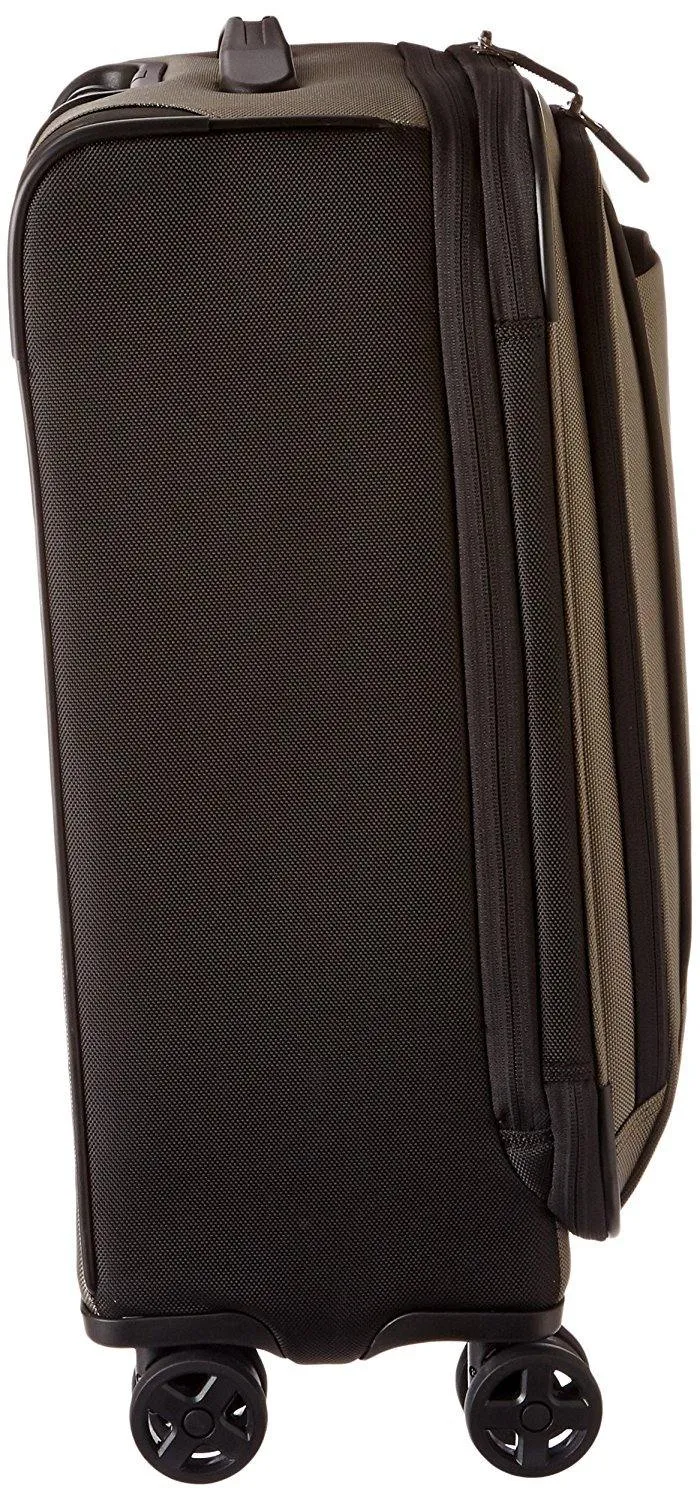 Victorinox Werks Traveler 22" 4-Wheel Carry-On Luggage